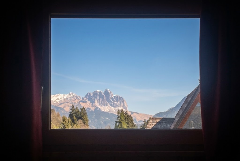 Il risveglio con vista sulle Dolomiti dalla camera singola