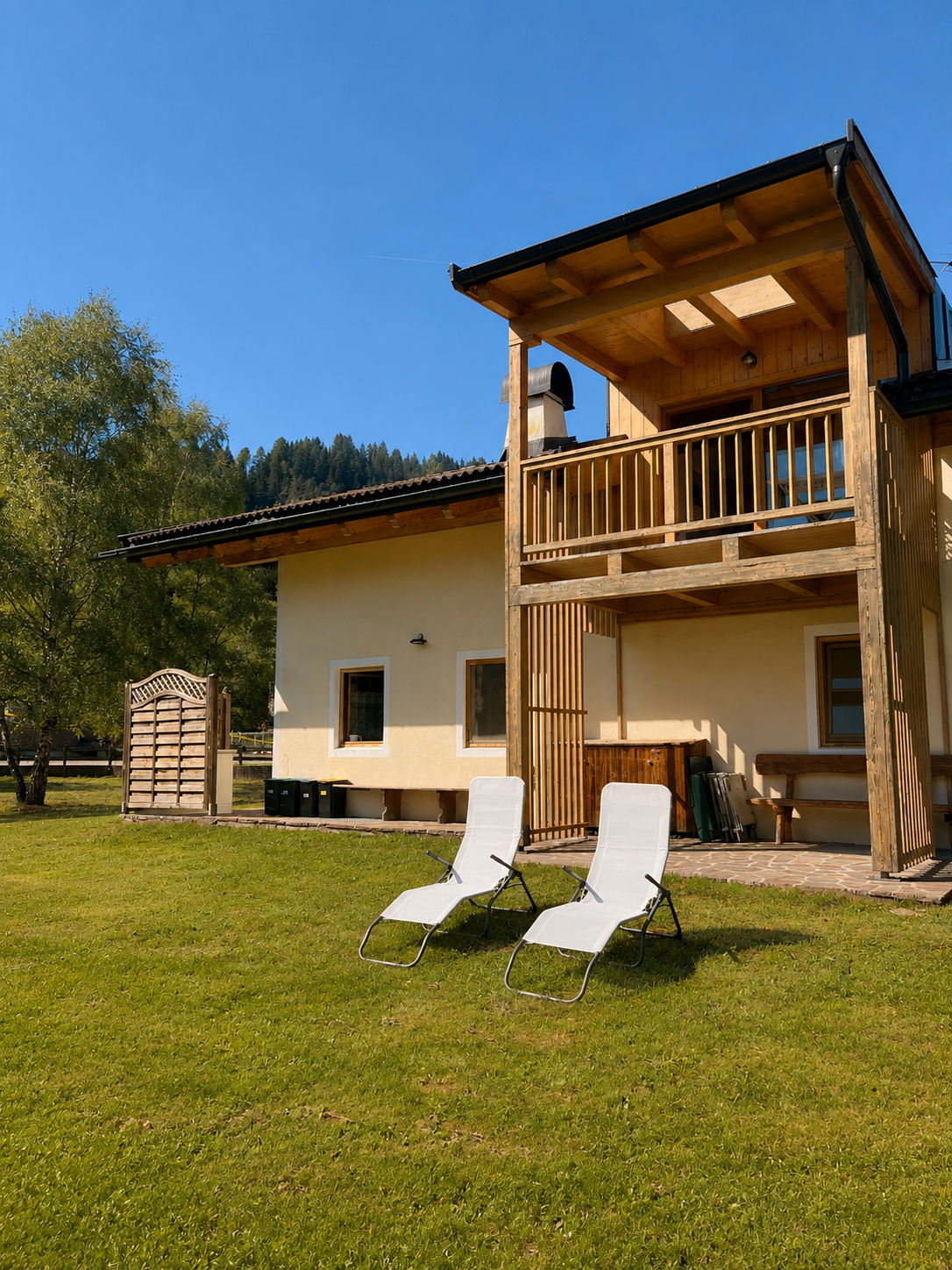 Relax estivo nel giardino privato di Ciasa Le Giare