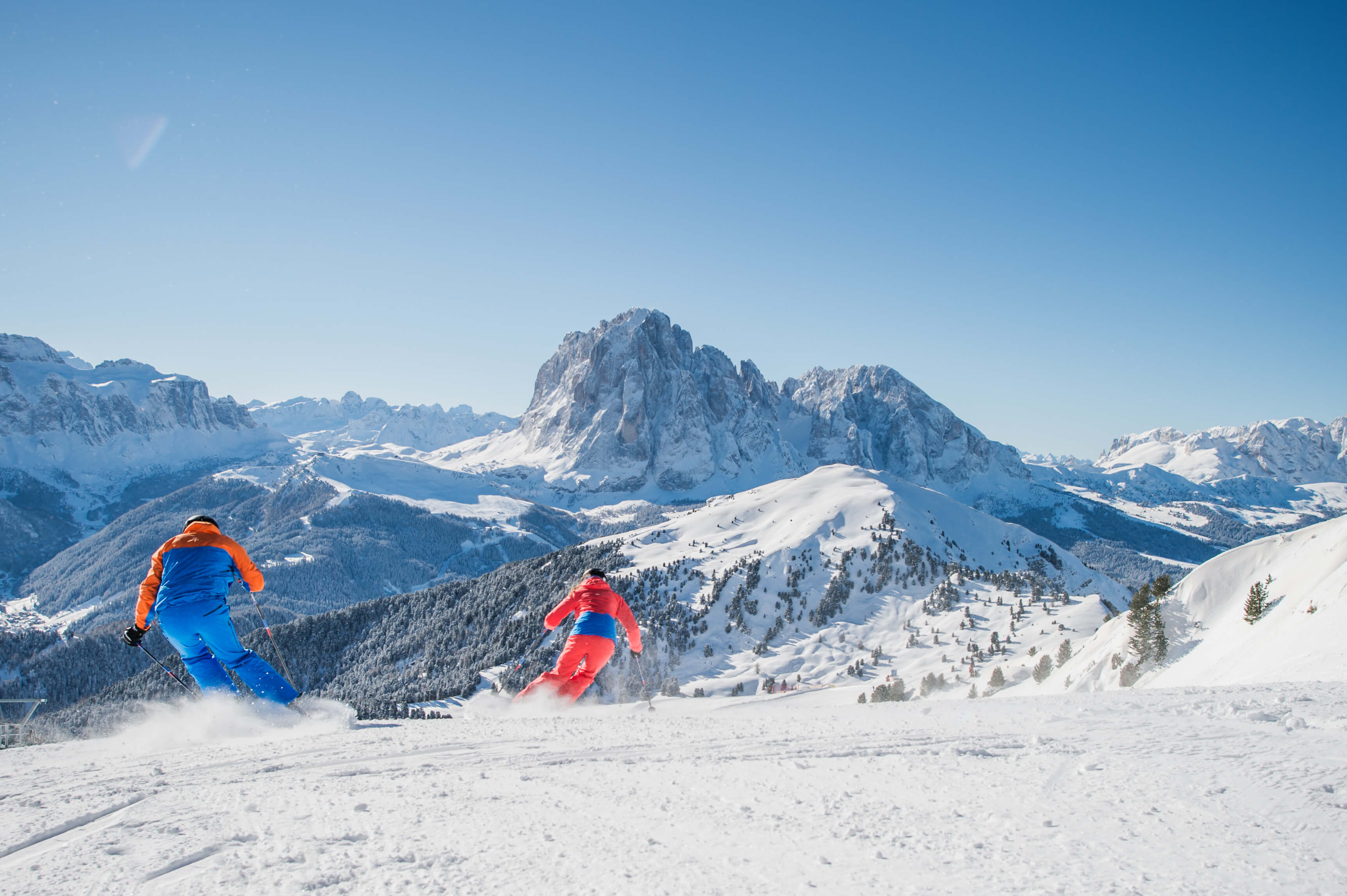 Sciando di fronte al Sassolungo: Un sogno d'inverno