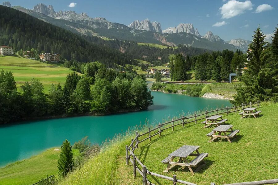 Lago di Soraga di Fassa panorama Dolomiti